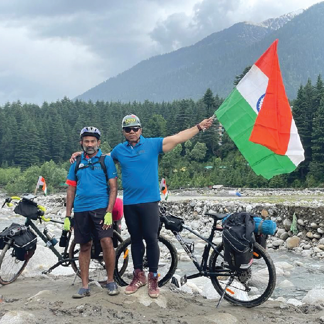 Professors from IIT Bombay and IIT Indore Undertake 15-Day Cycling Expedition of the Himalayas